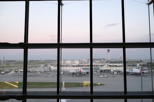 영국 런던 히드로 공항 터미널 내부 경유 대기