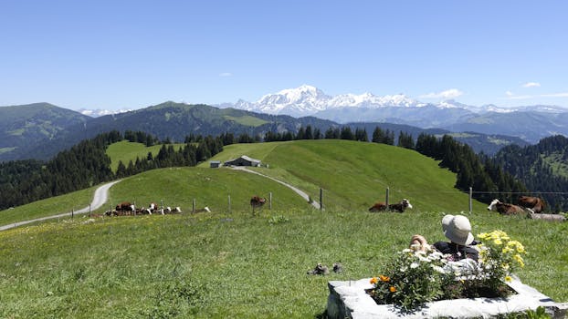 몽블랑 트레킹 중 휴식을 취하는 등산객들 모습