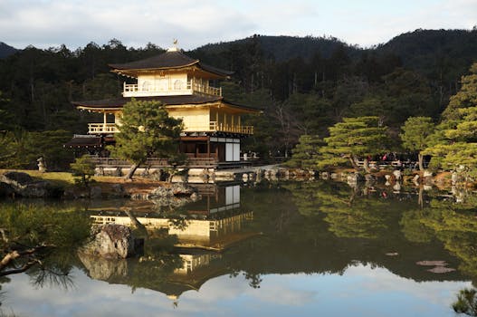 교토 여행 금각사 연못 반영 황금 정자